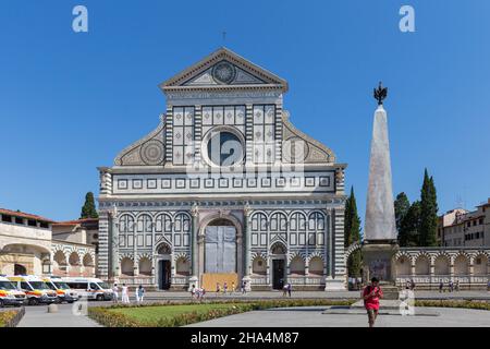 firenze,toscana,italia: basilica rinascimentale di santa maria novella, la grande chiesa dominicana con la facciata in marmo pregiato e colorato Foto Stock