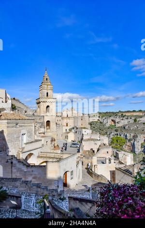 Vista di Matera, un'antica città costruita nella roccia. Si trova in Basilicata, Italia. Foto Stock