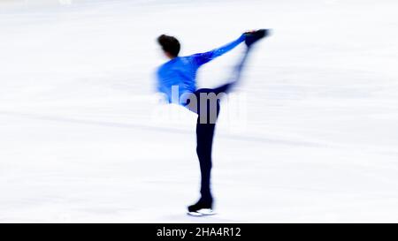 Neuss, Germania. 10th Dic 2021. Pattinaggio a figure: Campionati tedeschi, singoli uomini, programma breve: Nikita Starostin sul ghiaccio. Credit: Rolf Vennenbernd/dpa/Alamy Live News Foto Stock