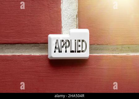 Testo che mostra l'ispirazione applicata. Panoramica aziendale messa a uso pratico, invece di essere teoricamente applicabile pensare nuove idee brillanti Foto Stock