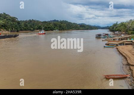 Fiume Batang Rejang a Kapit, Sarawak, Malesia Foto Stock