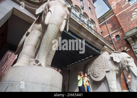 Copenaghen, Koebenhavn: Torre dell'Elefante e porta, ex distretto della fabbrica di birra Carlsberg, in Zelanda, Sealand, Sjaelland, Danimarca Foto Stock