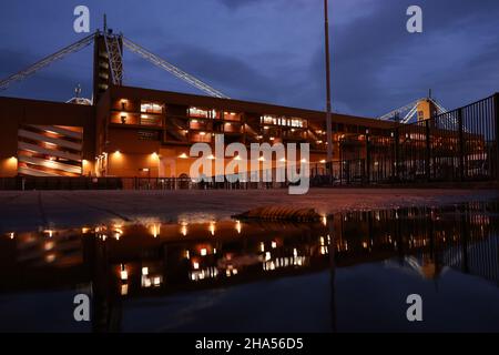 Genova, Italia, 10th dicembre 2021. Una vista generale dello stadio prima della partita della Serie A a a Luigi Ferraris, Genova. Il credito d'immagine dovrebbe essere: Jonathan Moscrop / Sportimage Credit: Sportimage/Alamy Live News Foto Stock