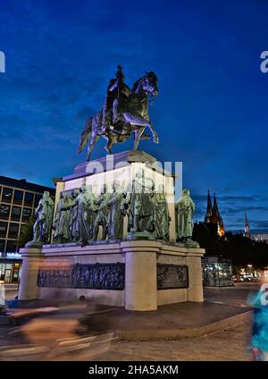 germania,nord reno-westfalia,colonia,heumarkt,monumento equestre,re friedrich wilhelm iii,in serata Foto Stock