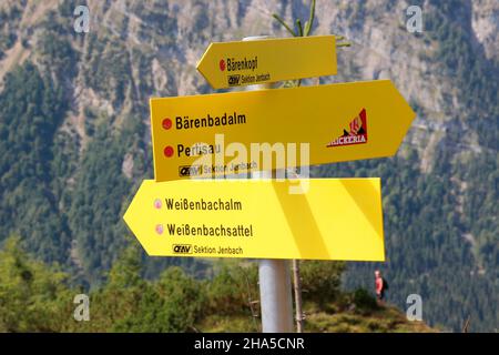 indicazioni per bärenkopf (1991m),bärenbadalm,pertisau,weißenbachalm,weißenbachsattel,parete rocciosa,achensee,tirolo,austria Foto Stock