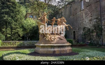 statua classica nell'abbazia di sainte marie de fontfroide vicino a narbonne. ex abbazia cistercense fondata nel 1093. Foto Stock