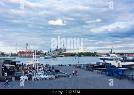 Copenhagen, Koebenhavn: Ristorante Toldboden, Stazione Navale Holmen (Fladestation Holmen) a Fladens Leje, nave da guerra HDMS Peder Skram (F352), Amager Bakk Foto Stock