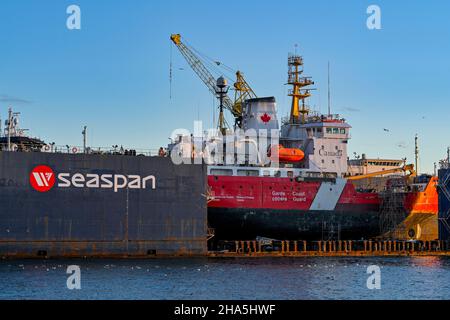 Guardia costiera canadese, Sir Wilfrid Laurier, Seaspan Drydock, North Vancouver, British Columbia, Canada Foto Stock