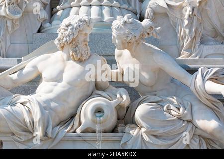dettaglio di una delle fontane di fronte al parlamento, vienna, austria Foto Stock