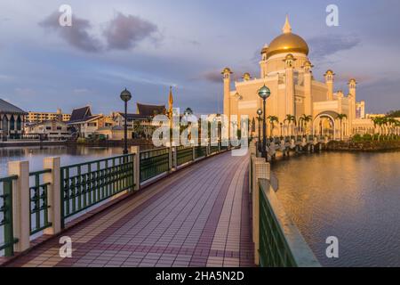 Dipartimento degli Affari Religiosi di Syariah e Moschea di Omar Ali Saifuddien a Bandar seri Begawan, capitale del Brunei Foto Stock