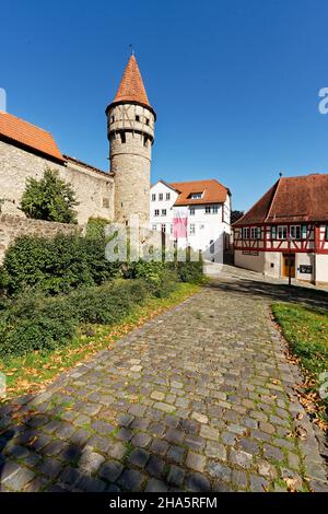 la chiesa fortificata in ostheim vor der rhön, distretto di rhön-grabbeld, riserva della biosfera di rhön, bassa franconia, franconia, baviera, germania Foto Stock