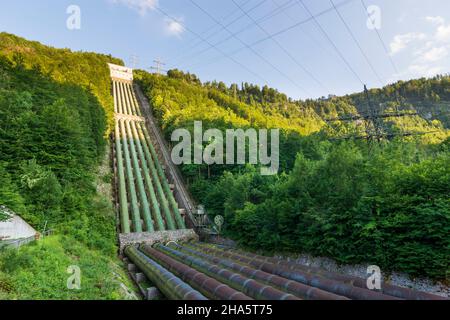 kochel am see, centrale idroelettrica walchensee, i sei penstocks in alta baviera, germania Foto Stock