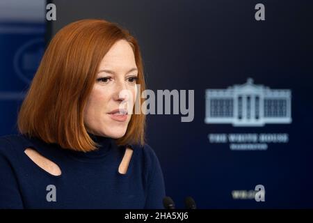 Washington, Vereinigte Staaten. 10th Jan 2021. Il Segretario della Casa Bianca, Jen Psaki, tiene un briefing alla Casa Bianca di Washington, DC, 10 dicembre 2021. Credit: Chris Kleponis/CNP/dpa/Alamy Live News Foto Stock