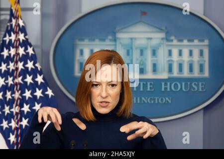 Washington, Vereinigte Staaten. 10th Jan 2021. Il Segretario della Casa Bianca, Jen Psaki, tiene un briefing alla Casa Bianca di Washington, DC, 10 dicembre 2021. Credit: Chris Kleponis/CNP/dpa/Alamy Live News Foto Stock