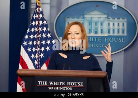 Washington, Vereinigte Staaten. 10th Jan 2021. Il Segretario della Casa Bianca, Jen Psaki, tiene un briefing alla Casa Bianca di Washington, DC, 10 dicembre 2021. Credit: Chris Kleponis/CNP/dpa/Alamy Live News Foto Stock