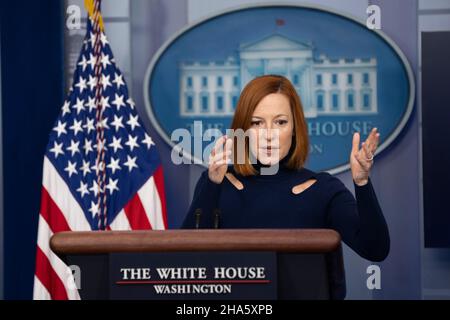 Washington, Vereinigte Staaten. 10th Jan 2021. Il Segretario della Casa Bianca, Jen Psaki, tiene un briefing alla Casa Bianca di Washington, DC, 10 dicembre 2021. Credit: Chris Kleponis/CNP/dpa/Alamy Live News Foto Stock