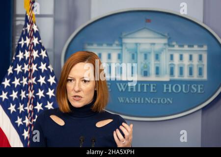 Washington, Vereinigte Staaten. 10th Jan 2021. Il Segretario della Casa Bianca, Jen Psaki, tiene un briefing alla Casa Bianca di Washington, DC, 10 dicembre 2021. Credit: Chris Kleponis/CNP/dpa/Alamy Live News Foto Stock