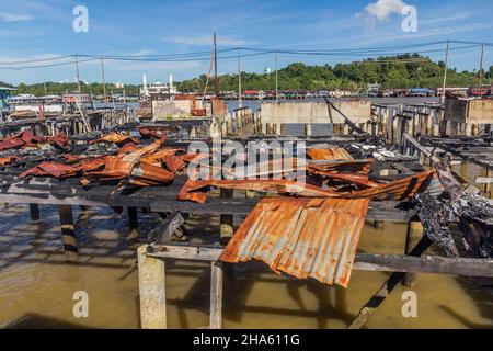 Casa bruciata nel villaggio acquatico Kampong Ayer a Bandar seri Begawan, capitale del Brunei Foto Stock