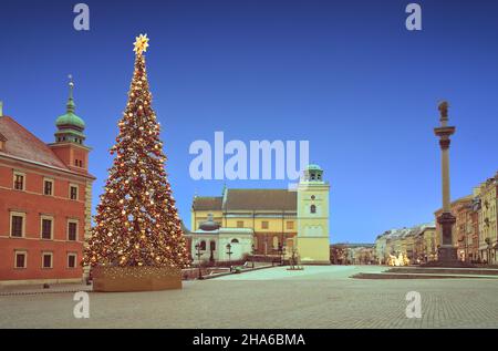 Albero di Natale in una pausa di un giorno nella piazza del Castello di Varsavia. Foto Stock