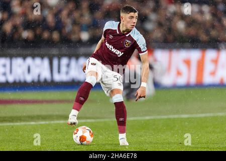 Londra, Regno Unito. 09th Dic 2021. Harrison Ashby di West Ham United durante la partita UEFA Europa League Group H tra West Ham United e Dinamo Zagreb al London Stadium il 9th 2021 dicembre a Londra, Inghilterra. (Foto di Daniel Chesterton/phcimages.com) Credit: PHC Images/Alamy Live News Foto Stock