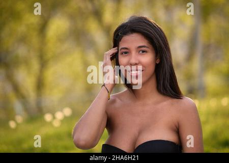 Colombiano Chic: Portare classe in qualsiasi occasione Foto Stock