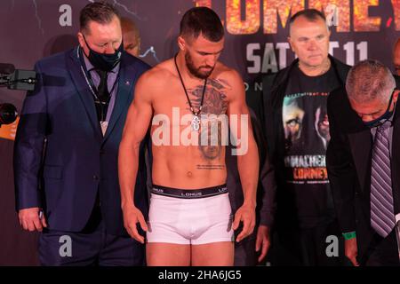 10 dicembre 2021: NEW YORK, NY - 10 DICEMBRE: Vasiliy Lomachenko fa peso durante il Vasiliy Lomachenko contro Richard Commey Weigh ins allo Stewart Hotel il 10 dicembre 2021 a New York City, New York, Stati Uniti. (Credit Image: © PX Imagens via ZUMA Press Wire) Foto Stock