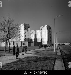 Kraków, 1969-11-27. Panorama osiedla Józefa Strusia, w Bieñczycach (XVI dzielnicy Krakowa). mta PAP/Zbigniew Staszyszyn Cracow, novembre 27: Casa di Jozefa Strusia abitazione a Bienczyce (distretto di Cracovia del 16th). mta PAP/Zbigniew Staszyszyn Foto Stock