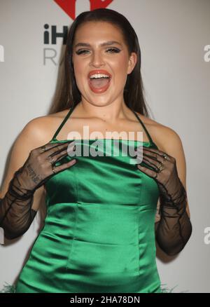 10 dicembre 2021, New York, New York, USA: Il cantante MAE MULLER partecipa alla iHeartRadio Jingle Ball 2021 di Z100 che si tiene al Madison Square Garden. (Credit Image: © Nancy Kaszerman/ZUMA Press Wire) Foto Stock