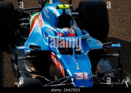 Abu Dhabi, Emirati Arabi Uniti. 10th dicembre 2021. 31 Ocon Esteban (fra), Alpine F1 A521, in azione durante la Formula 1 Etihad Airways Abu Dhabi Grand Prix 2021, 22th round del FIA Formula uno World Championship 2021 dal 10 al 12 dicembre 2021 sul circuito Yas Marina, a Yas Island, Abu Dhabi - Foto Antonin Vincent / DPPI Credit: DPPI Media/Alamy Live News Foto Stock