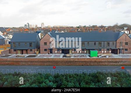 Nuova fila di case a prezzi accessibili appartamenti in affitto in costruzione Clive Lane vicino a Ikea in Grangetown Cardiff Galles Regno Unito Gran Bretagna KATHY DEWITT Foto Stock