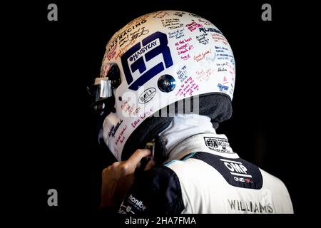 Abu Dhabi, Abu Dhabi. 11th Dic 2021. Abu Dhabi, Emirati Arabi Uniti. 11th dicembre 2021. George Russell (GBR) Williams Racing. Gran Premio di Abu Dhabi, sabato 11th dicembre 2021. Yas Marina Circuit, Abu Dhabi, Emirati Arabi Uniti. Credit: James Moy/Alamy Live News Foto Stock