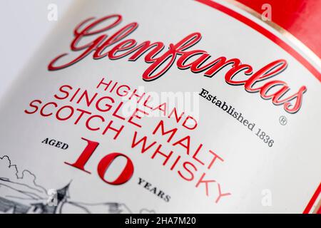 EDIMBURGO, SCOZIA - 10 DICEMBRE 2021: Scatola di 10 anni Glenfarclas single malto scotch whisky Foto Stock