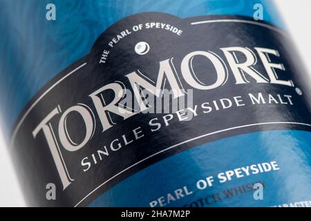 EDIMBURGO, SCOZIA - 10 DICEMBRE 2021: Scatola di 12 anni TORMORE single malt scotch whisky Foto Stock