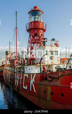 L'Helwick, una nave da luce usata per tenere le navi a conoscenza delle pericolose sabbie di Helwick. Ora ormeggiato al National Waterfront Museum di Swansea Marina. Foto Stock