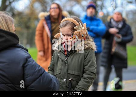 Un giovane fan di Hull City ha il suo volto dipinto prima del gioco Foto Stock