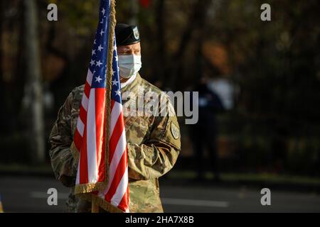 Bucarest, Romania - 1 dicembre 2021: L'ufficiale dell'Esercito USA partecipa alla sfilata della Giornata Nazionale Rumena. Foto Stock