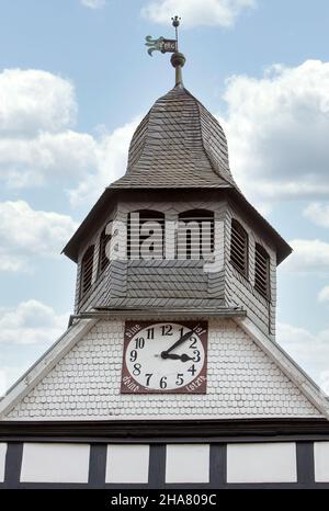 Huguenot chiesa Kelze, Chiesa orologio, simbolo di morte, Hofgeismar, Weserbergland, Assia, Germania Foto Stock