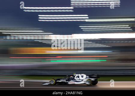 Abu Dhabi, Abu Dhabi. 11th Dic 2021. Pierre Gasly (fra) AlphaTauri AT02. 11.12.2021. Formula 1 World Championship, Rd 22, Gran Premio di Abu Dhabi, Yas Marina Circuit, Abu Dhabi, Qualifiche Day. Il credito fotografico dovrebbe essere: XPB/Press Association Images. Credit: XPB Images Ltd/Alamy Live News Foto Stock