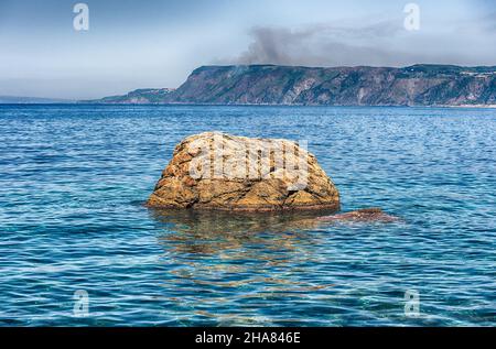 Bella stagione nel villaggio di Chianalea, frazione di Scilla, Calabria, Italia Foto Stock