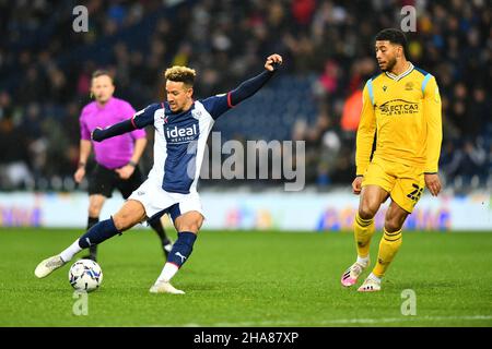 West Bromwich, Regno Unito. 11th Dic 2021. Callum Robinson di West Bromwich Albion durante la partita EFL Sky Bet Championship tra West Bromwich Albion e Reading presso The Hawthorns, West Bromwich, Inghilterra, il 11 dicembre 2021. Foto di Scott Boulton. Solo per uso editoriale, licenza richiesta per uso commerciale. Nessun utilizzo nelle scommesse, nei giochi o nelle pubblicazioni di un singolo club/campionato/giocatore. Credit: UK Sports Pics Ltd/Alamy Live News Foto Stock