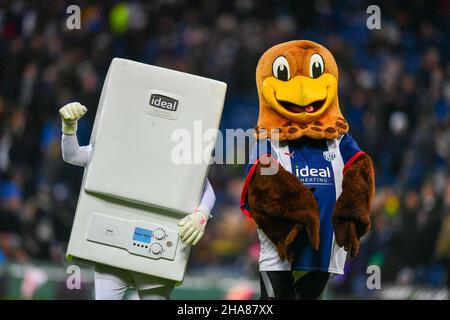 West Bromwich, Regno Unito. 11th Dic 2021. West Bromwich Albion mascotte prima della partita EFL Sky Bet Championship tra West Bromwich Albion e Reading presso gli Hawthorns, West Bromwich, Inghilterra, il 11 dicembre 2021. Foto di Scott Boulton. Solo per uso editoriale, licenza richiesta per uso commerciale. Nessun utilizzo nelle scommesse, nei giochi o nelle pubblicazioni di un singolo club/campionato/giocatore. Credit: UK Sports Pics Ltd/Alamy Live News Foto Stock