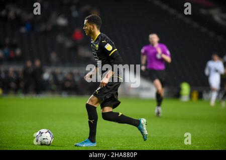 Milton Keynes, Regno Unito. 11th Dic 2021. Nathan Holland (27 Oxford United) durante la partita della Sky Bet League 1 tra MK Dons e Oxford United allo stadio:mk, Milton Keynes, Inghilterra, il 11 dicembre 2021. Foto di Kevin Hodgson/prime Media Images. Credit: Prime Media Images/Alamy Live News Foto Stock