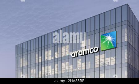 Dhahran, Arabia Saudita. Ottobre 14, 2021. Solo per uso editoriale, 3D CGI. Logo Aramco Signage sulla parte superiore dell'edificio in vetro. Luogo di lavoro della società del gas e del petrolio in Foto Stock