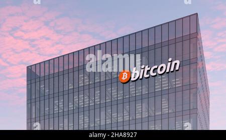 Segnaletica Bitcoin sull'alto edificio in vetro. BTC Workplace presso la sede centrale di High-Rise Office. Foto Stock