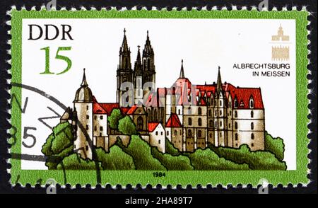 GDR - CIRCA 1984: Un francobollo stampato in GDR mostra Albrecht Castle, Meissen, Germania, circa 1984 Foto Stock