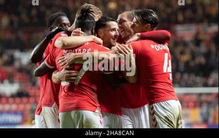 Londra, Regno Unito. 11th Dic 2021. Charlton Athletic festeggia dopo aver segnato il traguardo del 2nd per il 2-0 durante la partita della Sky Bet League 1 tra Charlton Athletic e Cambridge United alla Valley, Londra, Inghilterra, il 11 dicembre 2021. Foto di Alan Stanford/prime Media Images. Credit: Prime Media Images/Alamy Live News Foto Stock