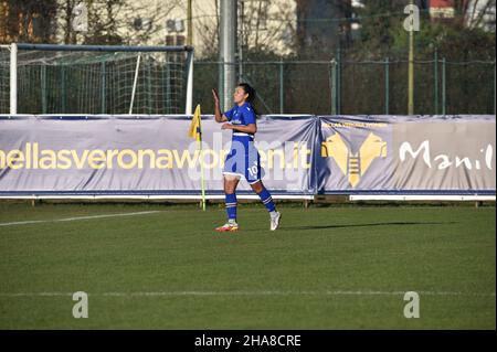 Verona, Italia. 11th Dic 2021. Yoreli Rincon (Sampdoria) festeggia dopo aver segnato un gol durante Hellas Verona Women vs UC Sampdoria, calcio italiano Serie A Women Match a Verona, Italia, Dicembre 11 2021 Credit: Independent Photo Agency/Alamy Live News Foto Stock