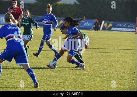 Verona, Italia. 11th Dic 2021. Yoreli Rincon (Sampdoria) durante Hellas Verona Women vs UC Sampdoria, calcio italiano Serie A Women Match a Verona, Italia, Dicembre 11 2021 Credit: Independent Photo Agency/Alamy Live News Foto Stock