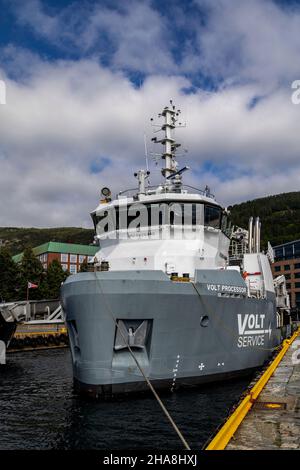 Recipiente di utilità processore Volt nel porto di Bergen, Norvegia Foto Stock