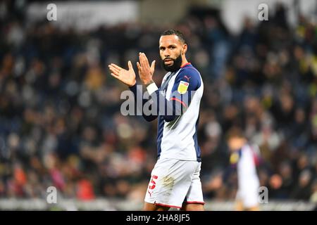 West Bromwich, Regno Unito. 11th Dic 2021. Kyle Bartley di West Bromwich Albion si congratula con un SAVE durante la partita EFL Sky Bet Championship tra West Bromwich Albion e Reading al The Hawthorns di West Bromwich, Inghilterra, il 11 dicembre 2021. Foto di Scott Boulton. Solo per uso editoriale, licenza richiesta per uso commerciale. Nessun utilizzo nelle scommesse, nei giochi o nelle pubblicazioni di un singolo club/campionato/giocatore. Credit: UK Sports Pics Ltd/Alamy Live News Foto Stock